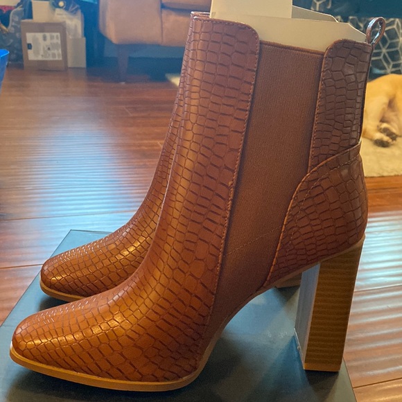 Brand new Lulus boot heels. Snake skin brown color size 8.5 - Picture 1 of 4